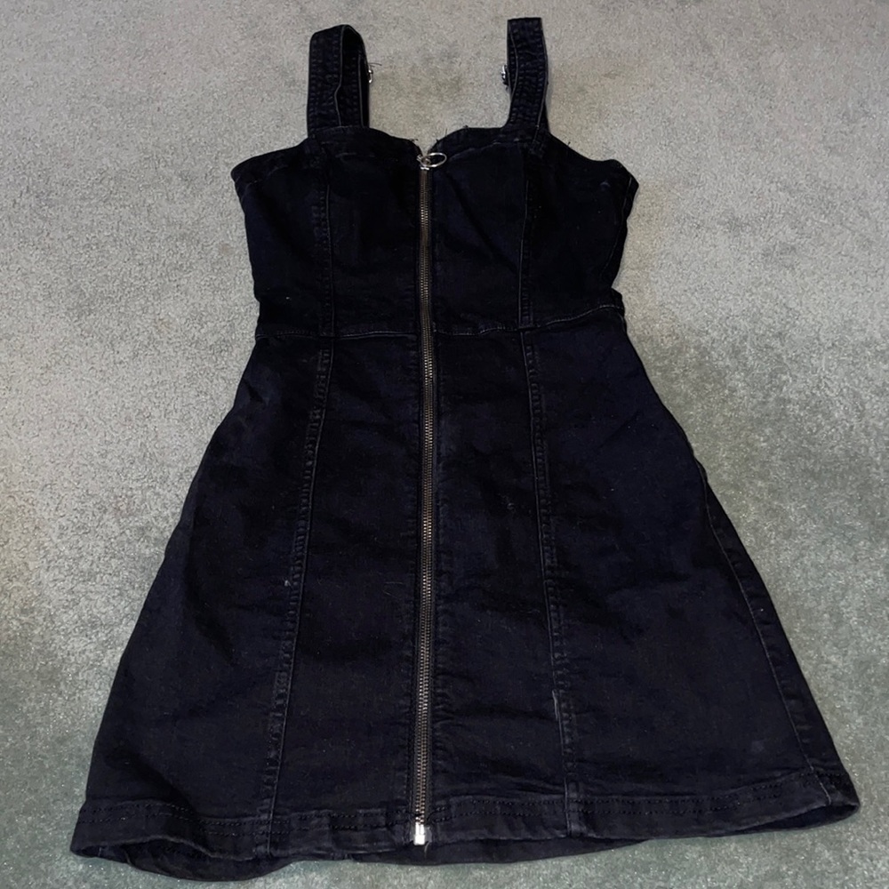 Cutest little black dress with zipper